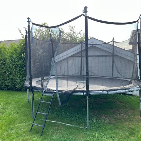 Trampoline selges billig