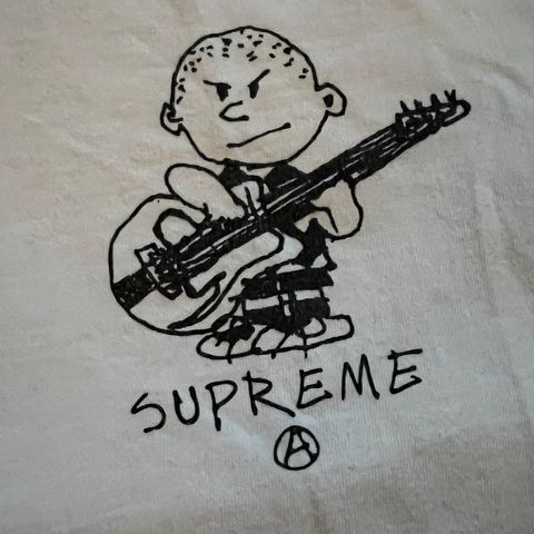 Supreme t-skjorte str M