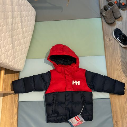 Helt ny vinterjakke fra Helly Hansen i str 104