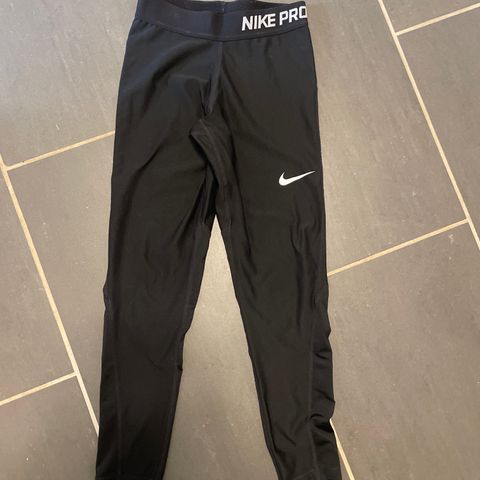 NIKE tights str. 134-140