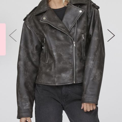 Dazia Vegan Leather Jacket fra Sisters Point, str. M