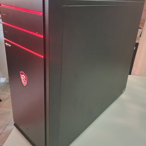 Msi spillpc selges ( RX 6600 8GB , 24GB , SSD + HDD )