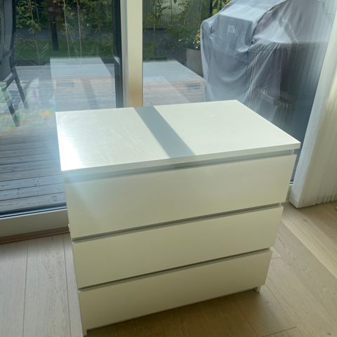 Hvit IKEA MALM kommode med 3 skuffer