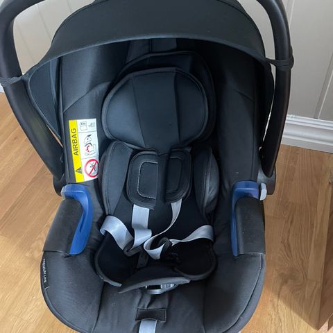 Britax I-size bilstol med isofix base