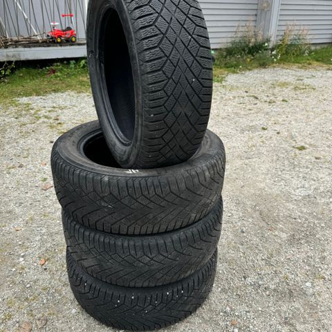 Vinterdekk 205/55 R16 Continental