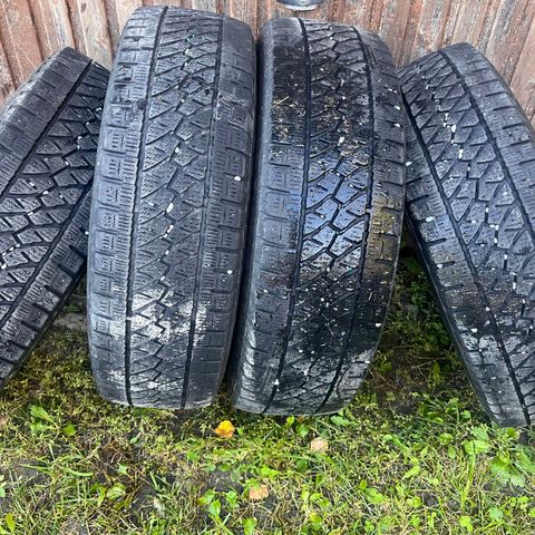 BRIDGESTONE  vinterdekk 205/65 r16 C DEKK