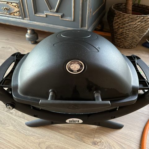 Weber Q1200 gassgrill - liten og nett