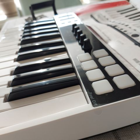 IK iRig Keys I/O 25