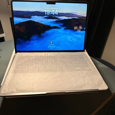 MacBook Air M2 13,6 2023