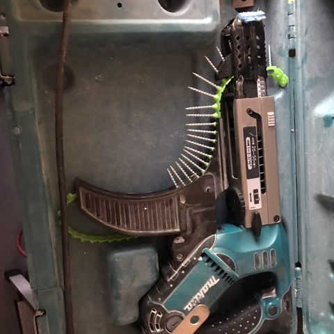 Makita skruautomat