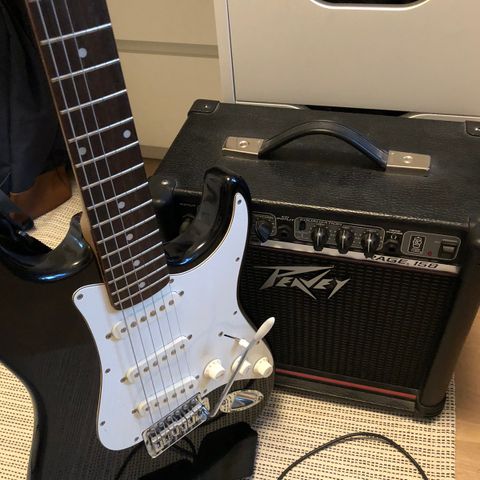 Samick EL-Gitar og Peavey forsterker