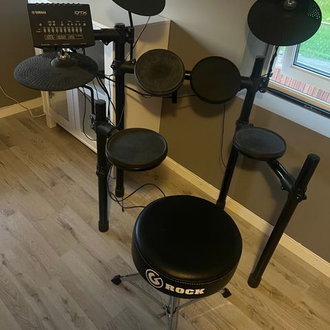 Trommer YAMAHA DTX402K ELECTRONIC DRUM KIT