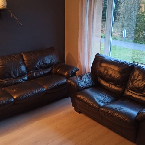 Sort Skinn Sofa 3+2 Seter Selges