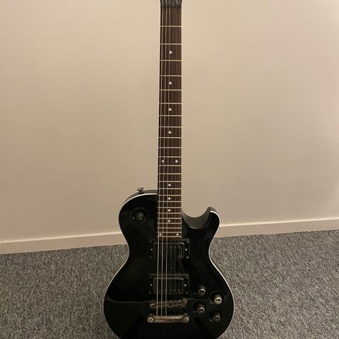 Selger min Charvel gitar