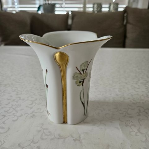 Liten håndmalt vase