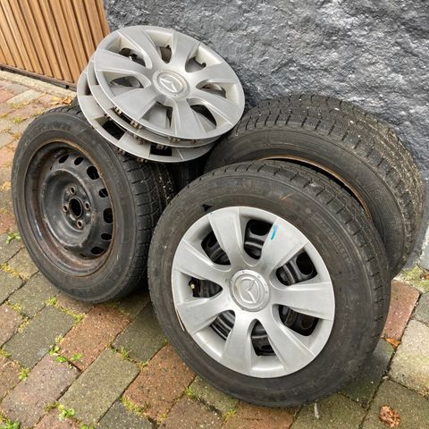 4/100 felger med hjulkapsler Kumho 175x14