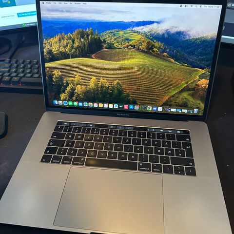 MacBook Pro 15, 2017 (NYPRIS 27 000 NOK!)