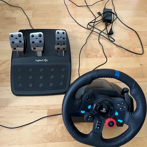 Logitech G29 ratt og pedaler