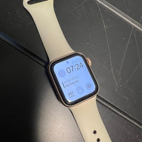 Apple Watch SE 40 mm