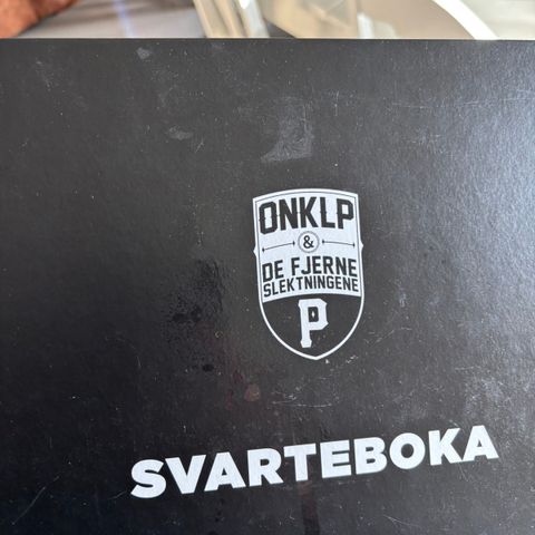 OnklP og de fjerne slektningene- Svarteboka