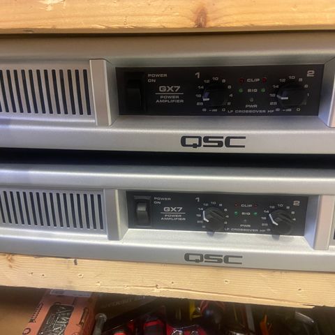 2 stk QSC GX7 forsterkere + 4 stk QSC E15 høytalere selges samlet