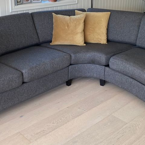 Selger vår flotte L shop sofa