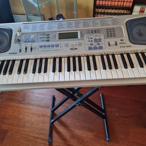 Casio ctk - 591 med stativ