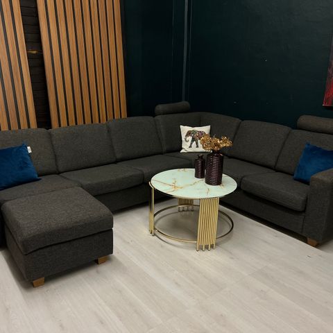 GRATIS LEVERING - KUPP! Nyrenset SITS Palma design hjørnesofa fra Bohus m pall