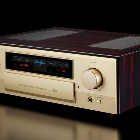 Accuphase C-3850 Fullbalansert forforsterker.