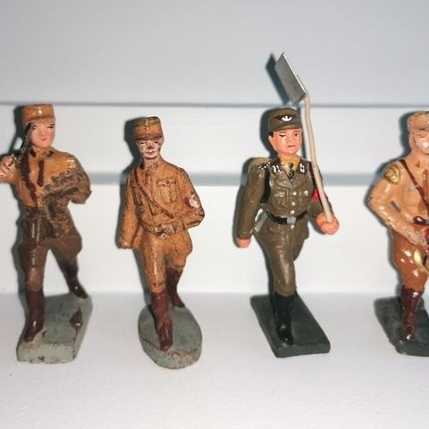 German Brands - Statue - 4x German Soldiers  (4) - Komposittmateriale