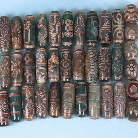 Dzi Beads - Tibetanske Dzi-amuletter - Stor samling - 9-Eye Dzi, Dragon Dzi, Kub