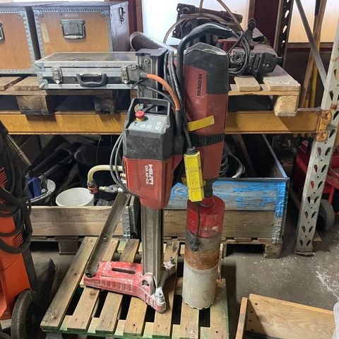 Hilti DD 350-CA Kjerneboremaskin med mating + 8 bor