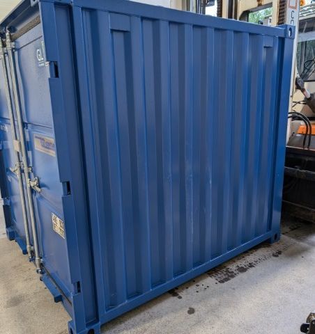 8 FOT CONTAINER SOM NY , MED 4 CT HYLLER OG LYS, avsluttes 11.09