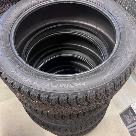 Nokian R3 235/50-19 Piggfritt