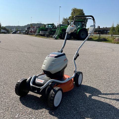 Overliggende modell! STIHL RM 2.0 RT Gressklipper