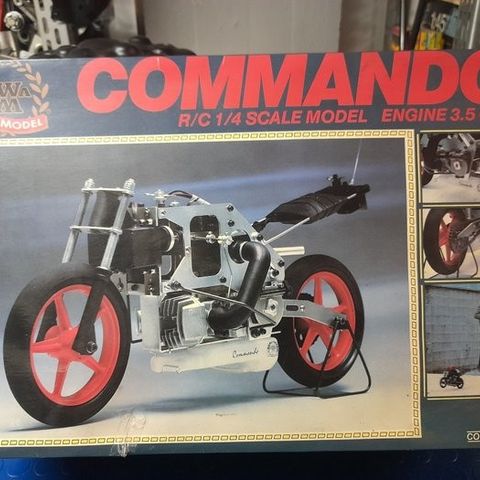 DWA MODEL 1:4 - Motorsykkel-modell - Motocicletta Commando 1/4