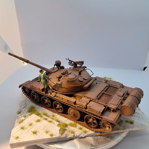 Tamiya 1:35 - Modell av militært kjøretøy  (2) - Tamiya rusty T-55 & Red Stalin 