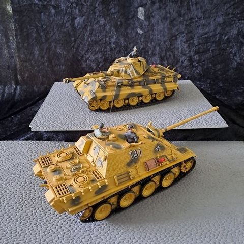 Unimax JagdPanther and King Tiger - Miniatyrfigur - WW2  (2) - Plast, Tinn