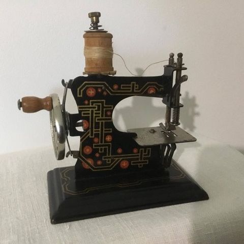 Casige  - Tinnleke 'Antique' Children's Toy Sewing Machine, Unboxed, Haberdasher