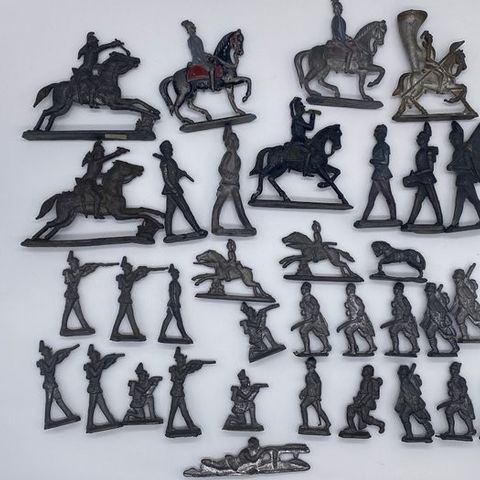 Brand Unknown - Miniatyrfigur - Led  Military Soldiers and Cavalary  (34) - Bly