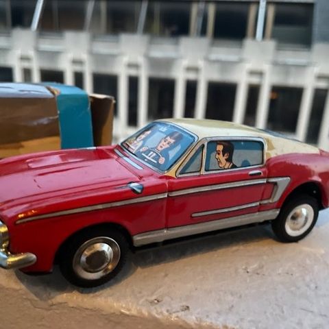 DSK Daishin Kogyo  - Lekebil - Japanese Tinplate & Battery Operated Ford Mustang