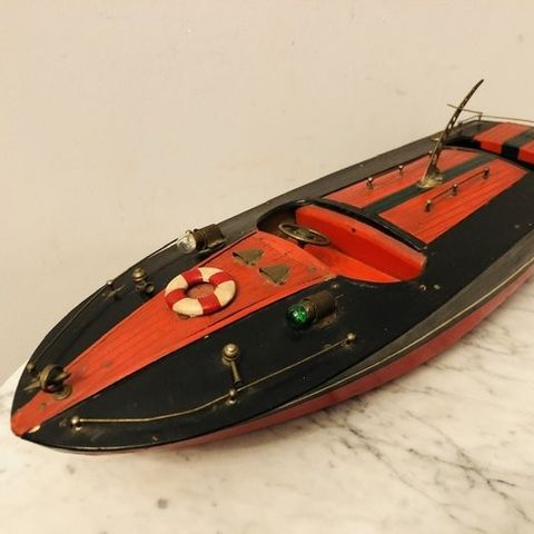 Modellbåt - Mid 20th Century Scratchbuilt Painted Wooden & Metal Speedboat, Batt