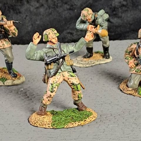 Conte Ltd - Miniatyrfigur - SS Soldiers Attacking  (5) - Tinn