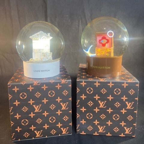 2x Louis Vuitton - Snøglobus Snow Globe Vivienne Jewelry box & Yayoi Kusama edit