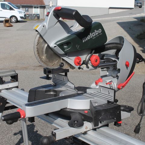 Metabo KGS 216 plus kapp & gjærsag med KSU 400 sagbord