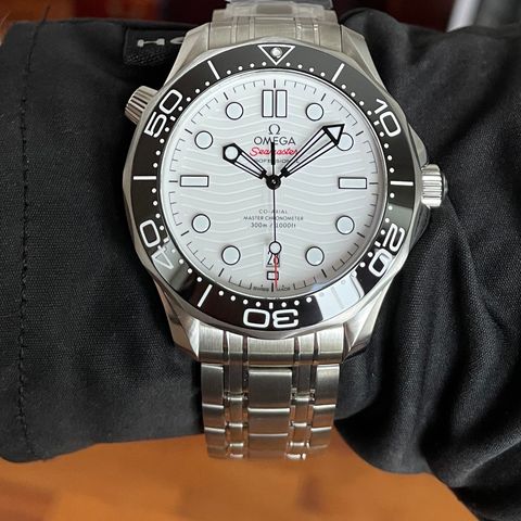 Ubrukt Omega Seamaster 300M White, 2024 Norsk AD