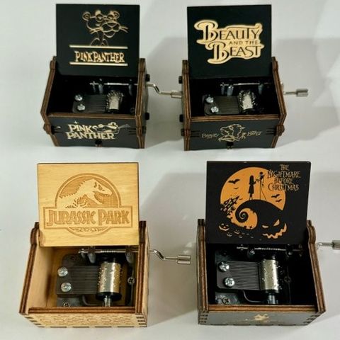 Temasamling - iconic collection of 4 Music Boxes hand winding with Melody of Fam