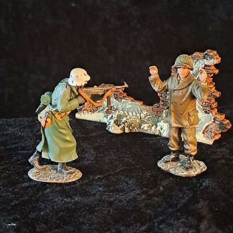 King and Country - Miniatyrfigur - WW2 Bastogne- American Officer Surrenders to 