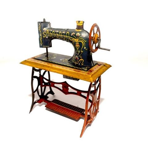 Fischer (George)  - Tinnleke Novelty Sewing Machine Penny Toy, Unboxed - 1910–19