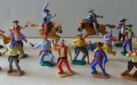 Timpo Toys - Statue - 15 Cowboys en 2 Cowboys met een paard  (17) - Plast